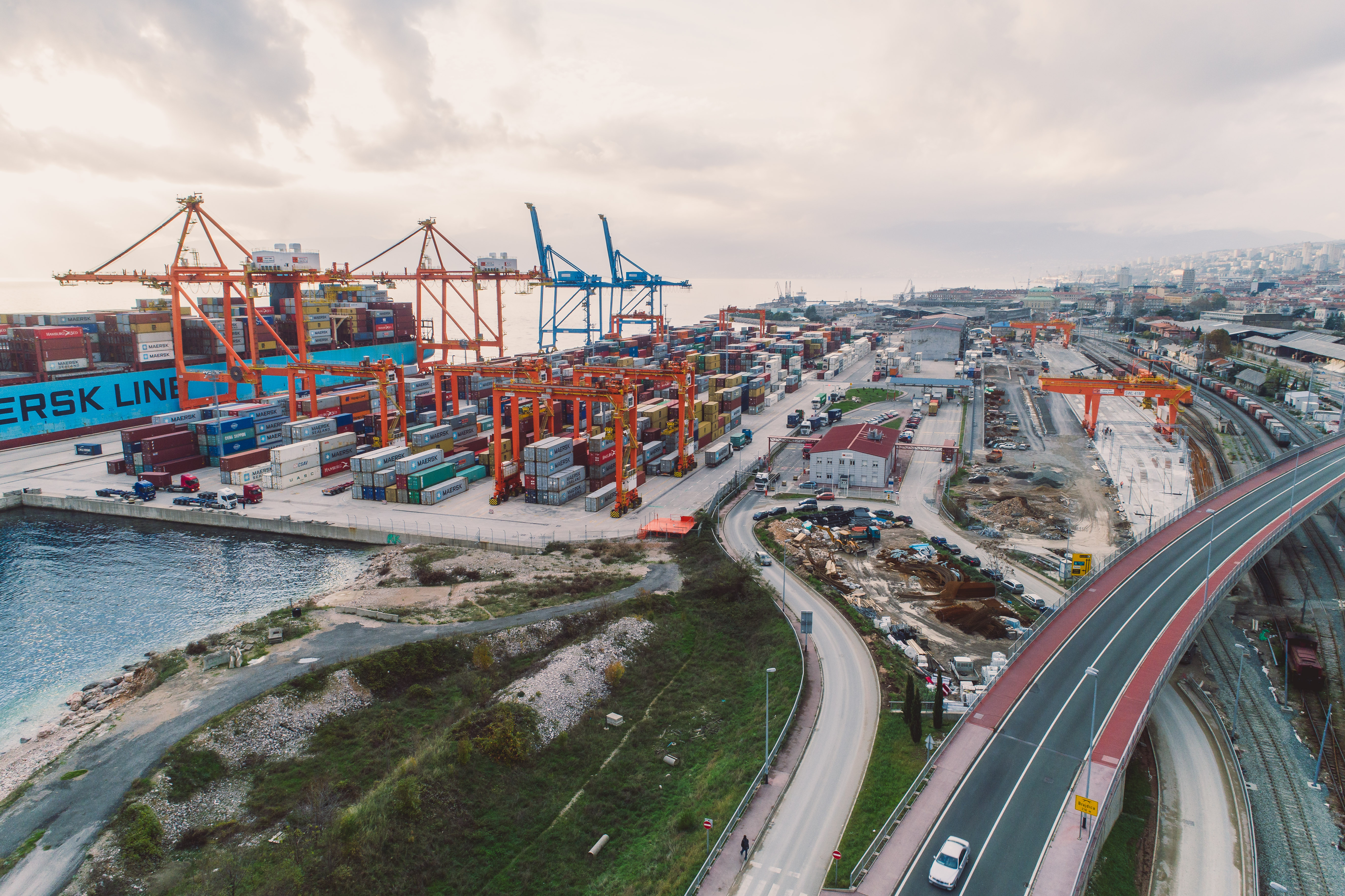 Razvoj multimodalne platforme u luci Rijeka i povezivanje s kontejnerskim terminalom Jadranska vrata (POR2CORE-AGCT)